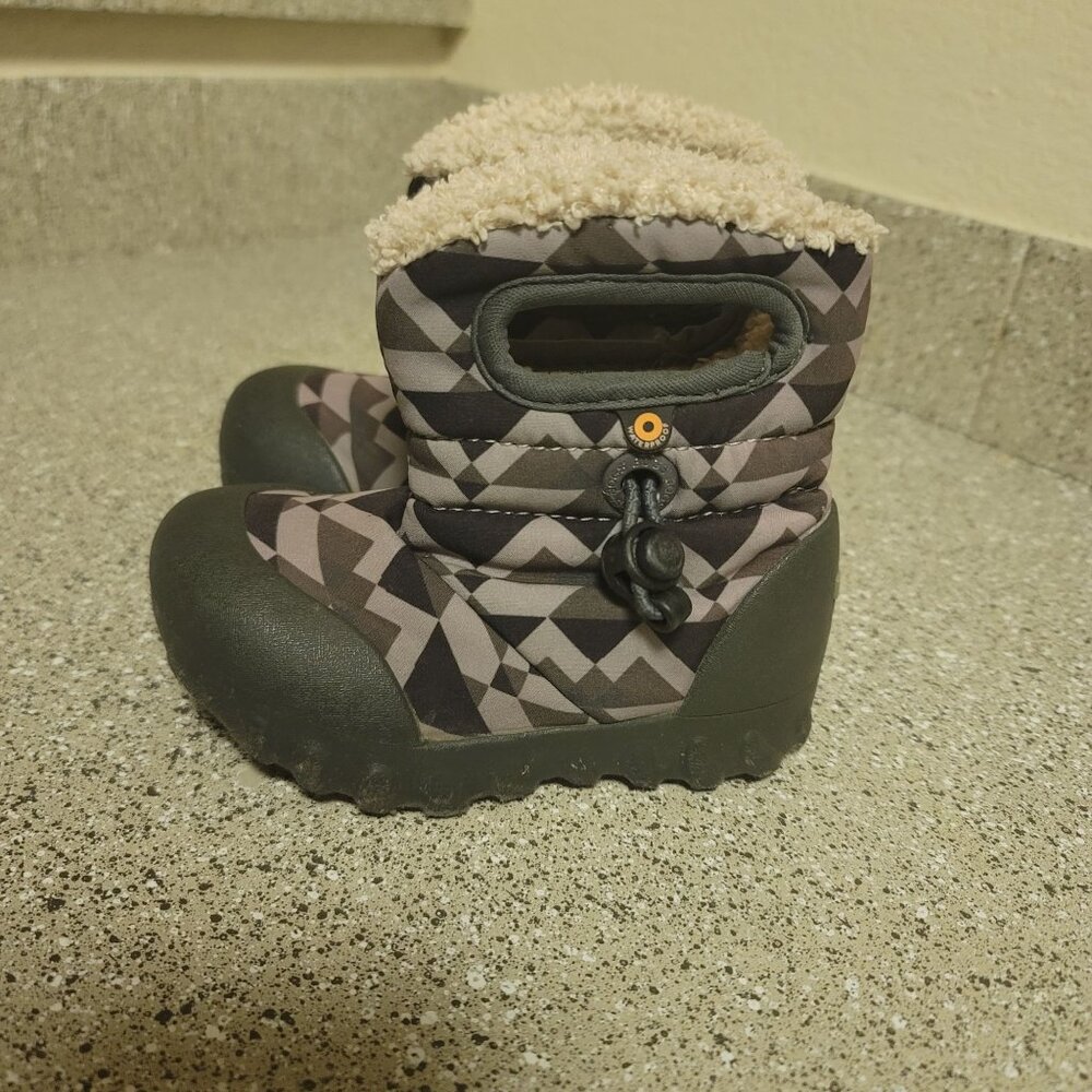 BOGS Grey Faux Fur Lined Kids Waterproof Boots Size 6 Baby